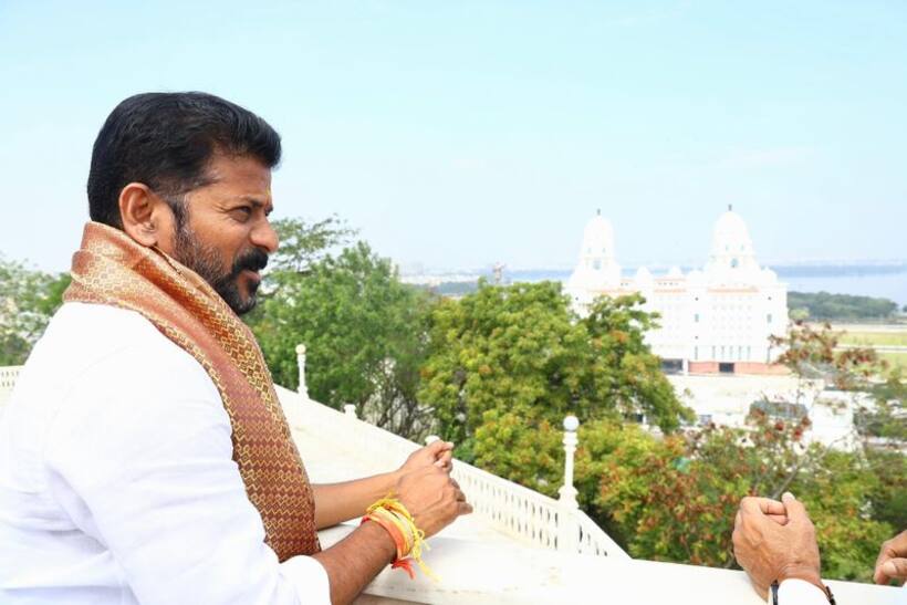 CM Revanth Reddy: నడిరాత్రి నా ఇంటిపై లాఠీలు పడి.. నన్ను నిర్బంధించి.. : సీఎం రేవంత్ రెడ్డి ఎమోషనల్