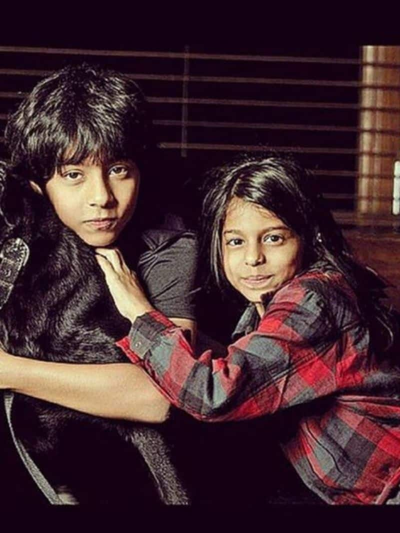 shahrukh khan daughter suhana khan childhood photo zkamn