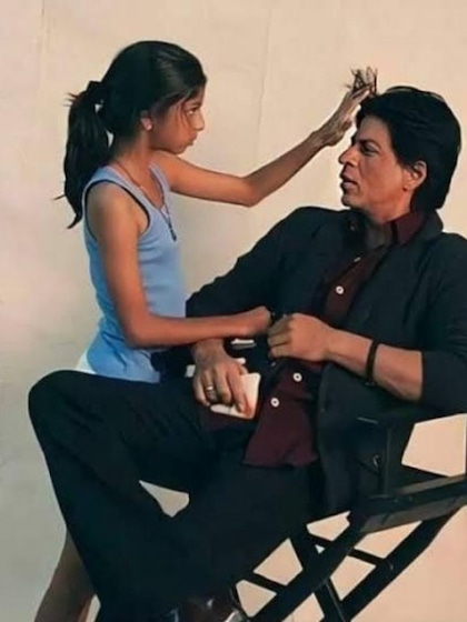 <p>पापा शाहरुख से सुहाना की शानदार बॉन्डिंग है। तस्वीर में आप देख सकते हैं कैसे सुहाना अपने पापा के बालों को संवार रही हैं।</p>
