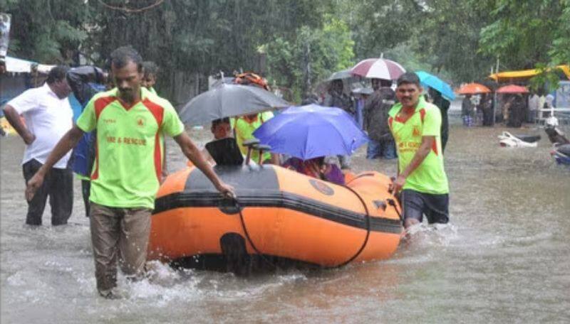 Sathish kumar 34 years old TNRDF personal saved more than 300 in chennai floods became a real life hero ans