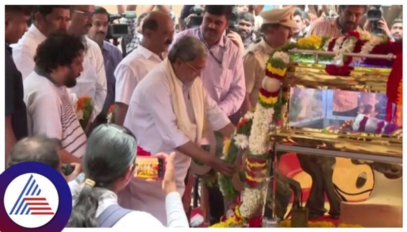 veteran Actress Leelavathi Passes Away CM Siddaramaiah and DCM dk shivakumar paid tribute gow