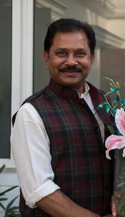 <p>कांग्रेस से राज्यसभा सांसद धीरज साहू देश का सबसे बड़ा धनकुबेर निकला। इनकम टैक्स डिपार्टमेंट की छापेमारी में धीरज साहू के घर से 220 करोड़ रुपये कैश मिला है। नोटों की गिनती जारी है। </p>
