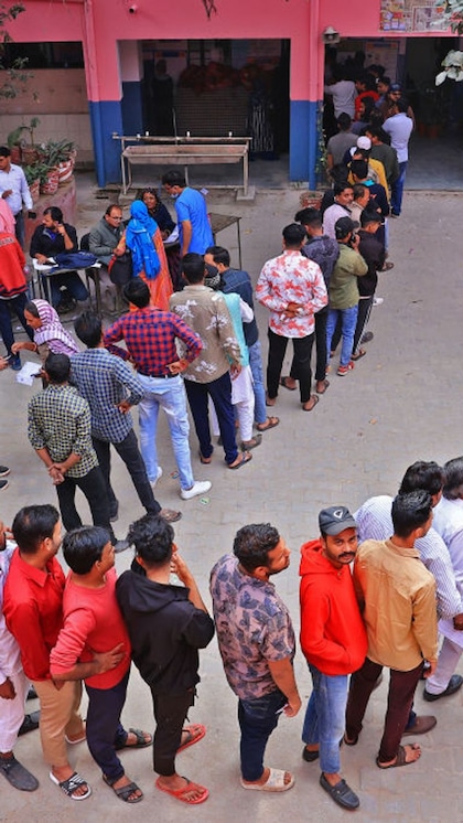 <p>वर्ष 2023 नवंबर में पांच राज्यों में विधानसभा चुनाव हुए। इसमें राजस्थान, छत्तीसगढ़ और मध्य प्रदेश में भाजपा जीती जबकि तेलंगाना में कांग्रेस और मिजोरम में जेडपीएम ने सफलता हासिल की।</p>

