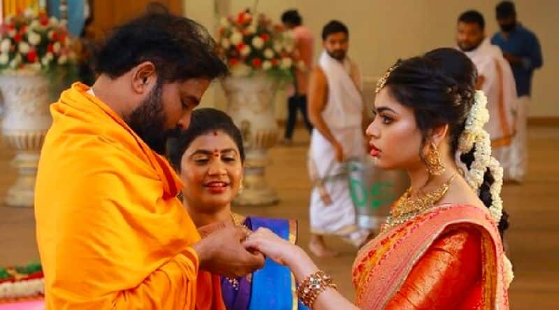 Former Minister Sriramulu sakkat dance in Daughter Wedding at bellary video viral rav