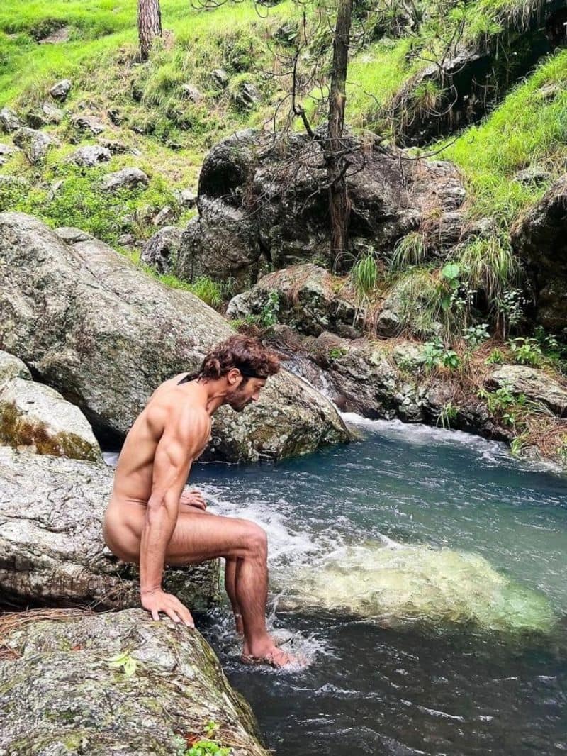 vidyut  jammwal shared nude photo zkamn