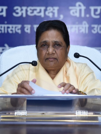 <p>मायावती ने 59 पेज की बुकलेट जारी की है, जिसमें बसपा कार्यकर्ताओं को पिछले कुछ अहम फैसलों की वजह बताई गई है।</p>
