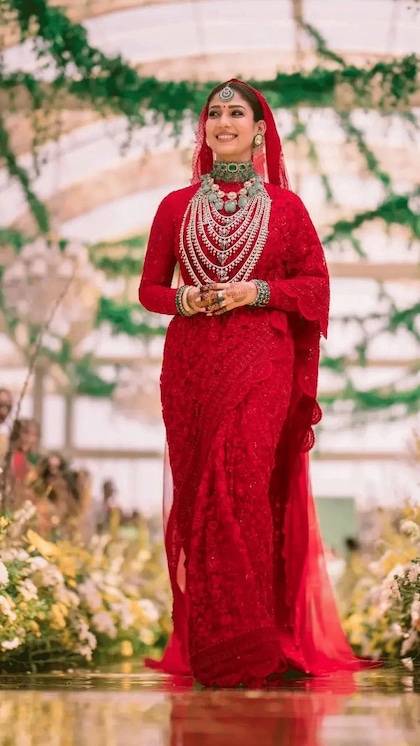 <p>साउथ सुपरस्टार नयनतारा की खूबसूरती के फैंस के दीवाने हैं। वह एथनिक लुक से हर किसी का दिल जीत लेती हैं। ऐसे में हम उनका साड़ी कलेक्शन आपके लिए लाये हैं। </p>
