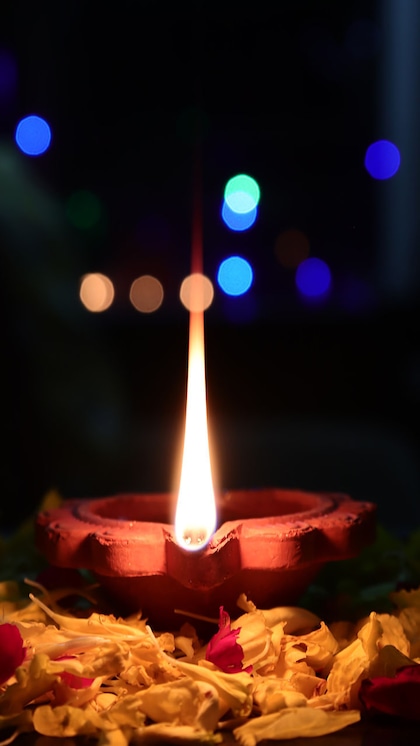 Diwali 2024: परिवार में मौत होने पर दिवाली मनाएं या न? जानें सच