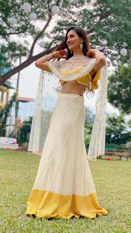हल्दी लुक