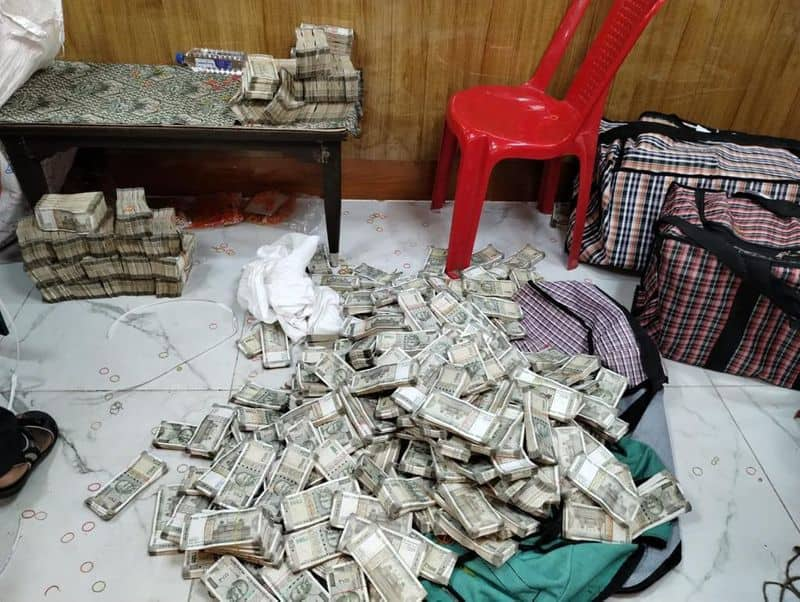 Odisha ongoing IT raids see rise in seized funds on Day-6; Cash haul crosses Rs 350 crore AJR