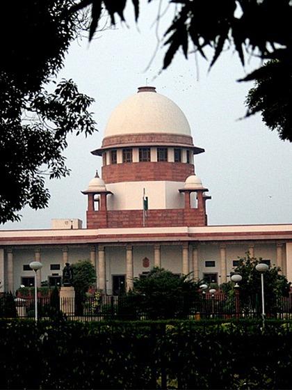 <p>सुप्रीम कोर्ट में नोटबंदी फैसले को लेकर कई याचिकाएं दाखिल हुई थीं लेकिन इस साल अदालत ने केंद्र सरकार के 2016 के नोटबंदी फैसले को बरकरार रखा।</p>
