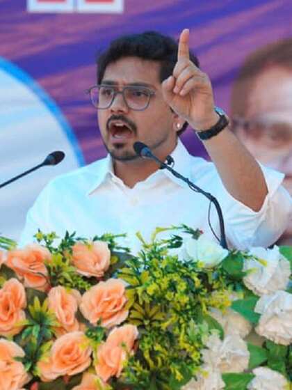 कौन हैं आनंद आकाश?