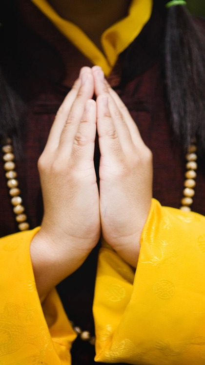<p>शवयात्रा के दौरान हाथ जोड़कर ईश्वर से प्रार्थना करें कि मृतक की आत्मा को शांति प्राप्त हो और वह जन्म-मृत्यु के बंधन से मुक्ति हो जाए। </p>
