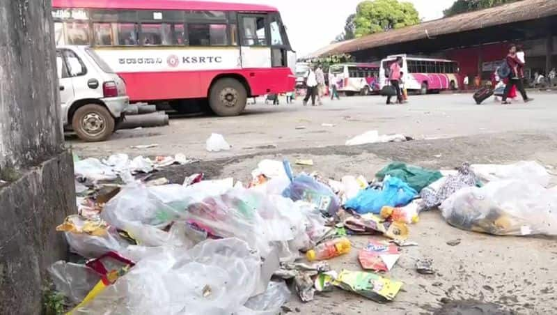 Pourakarmikas protest at sringeri town garbage collection stops gvd