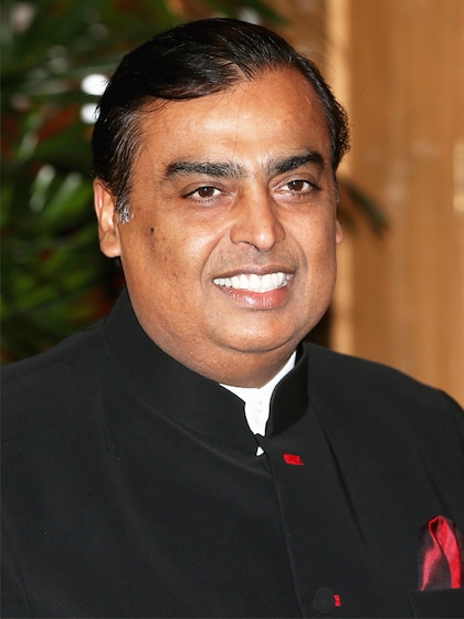 <p>देश के दिग्गज कारोबारी मुकेश अंबानी और गौतम अडानी संपत्ति के मामले में सबसे आगे रहते हैं लेकिन 2023 में एक महिला ने उन्हें पीछे छोड़ दिया।</p>
