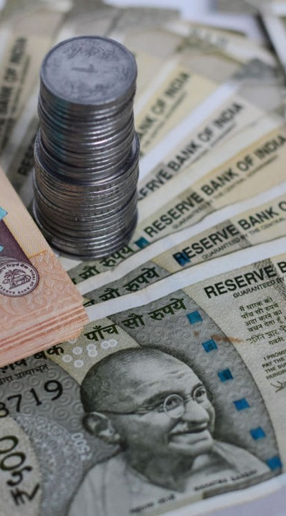 <p>साल 2018 में तमिलनाडु में सड़क निर्माण कंपनी में छापेमारी की गई थी। इसमें 163 करोड़ कैश बरामद हुए थे।<br />
 </p>
