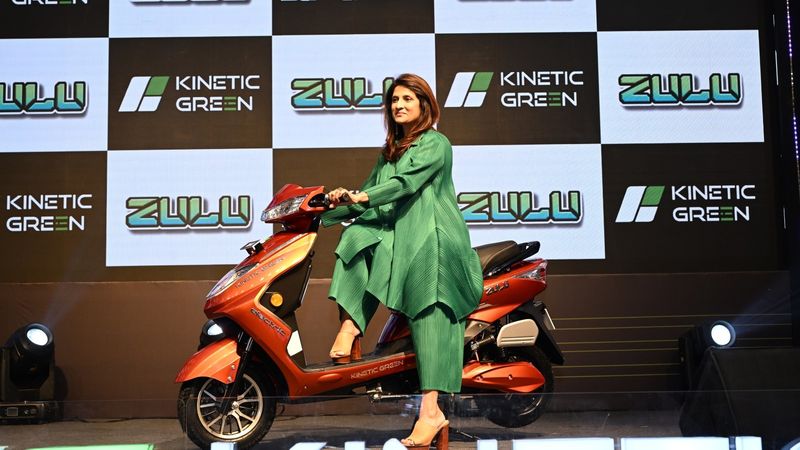 Kinetic Green Zulu electric scooter launched in india with 104 km mileage range ckm