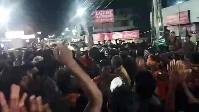 People from Tamil Nadu protest in Kerala after being stopped to enter Sabarimala sgb