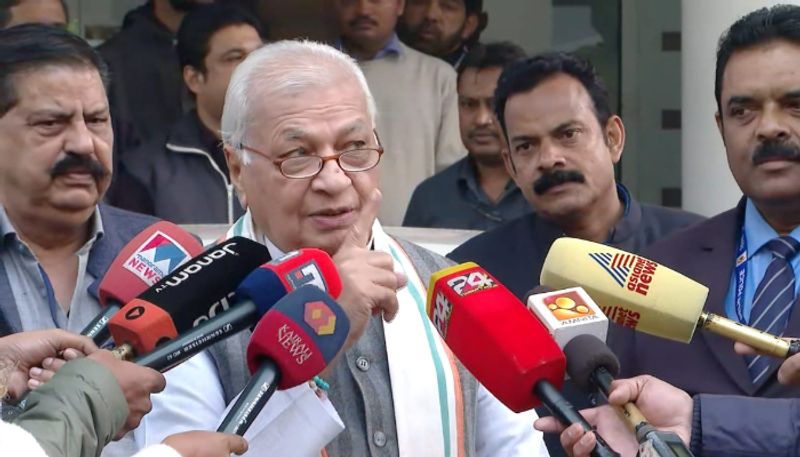 Governor arif mohammed khan says  CM Pinarayi Vijayan has something to hide