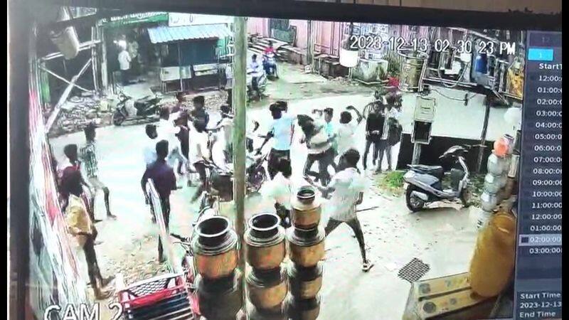 college and school students clash in tindivanam vel