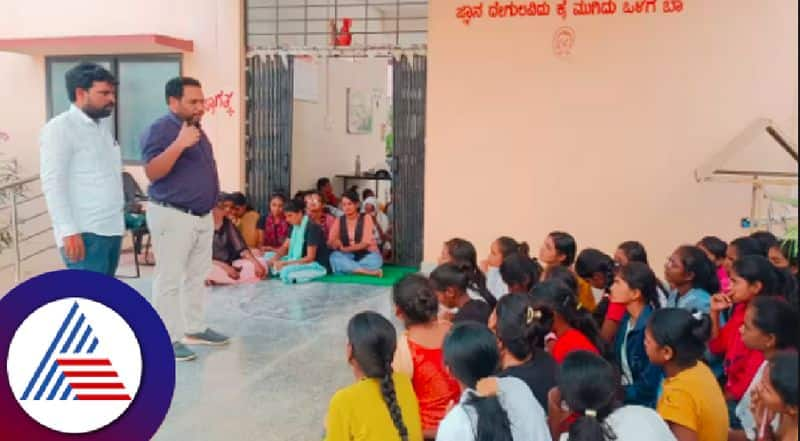 Students protest for water at BCM Professional Ladies Hostel at raichur rav