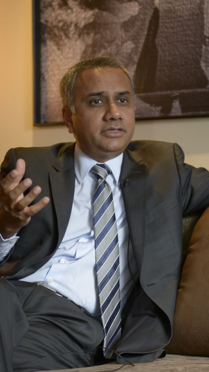<p> IIT बॉम्बे से पढ़े दिग्गज लोग आज ग्लोबल कंपनियों की कमान संभाल रहे हैं। उनके पैकेज करोड़ों में हैं। आज ऐसे ही शख्स की बात करेंगे जो इस संस्थान से निकलकर CEO पद संभाल रहे हैं।<br />
 </p>

