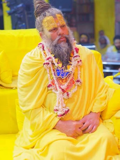 <p>वृंदावन के प्रसिद्ध संत प्रेमानंद महाराज सोशल मीडिया पर पॉपुलर हैं। उनके फॉलोअर्स की संख्या लगातार बढ़ रही है। </p>

