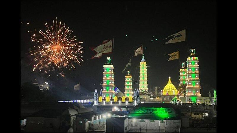 kanthuri festival started with flag hosting at nagore dargah in nagapattinam vel