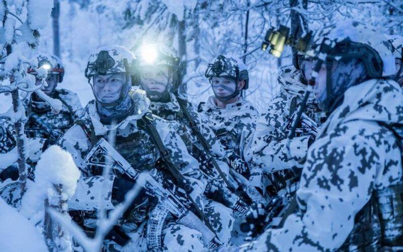 NATO Christmas hunt in Finland's thick forests (WATCH)