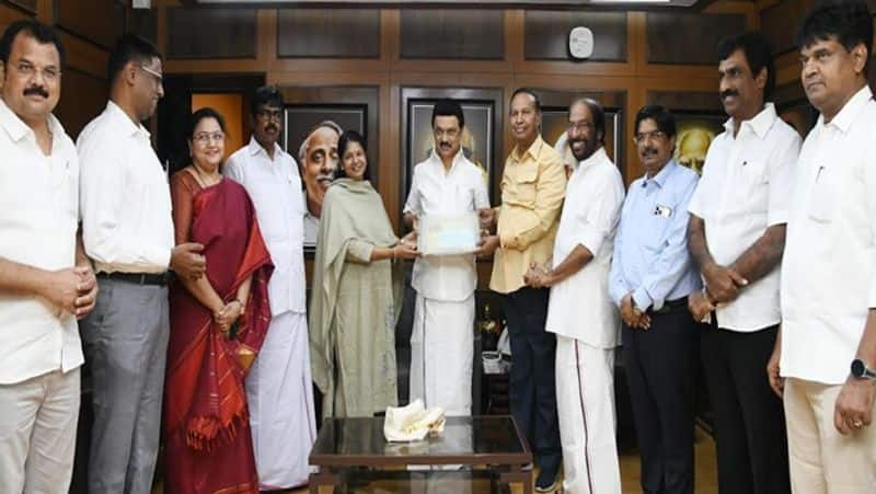 Cyclone Michaung dmk mps contribute to cmrf handed over cheque to mk stalin smp