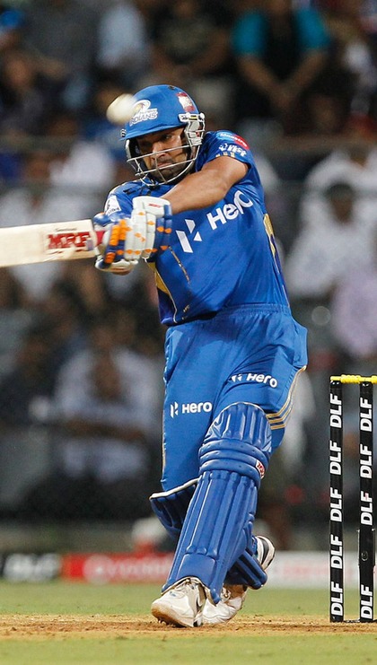 <p>रोहित शर्मा ने आईपीएल मैचों में शानदार बल्लेबाजी करते हुए 242 मैचों में 6203 रन बनाए हैं। <br />
 </p>

