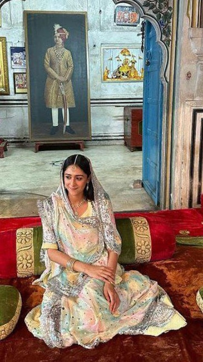 <p>गौरवी कुमारी ने अमेरिका से पढ़ाई की है। उनके पास मीडिया और कम्यूनिकेशन की डिग्री है। वह फैशन की दुनिया में जाना-माना चेहरा है। </p>
