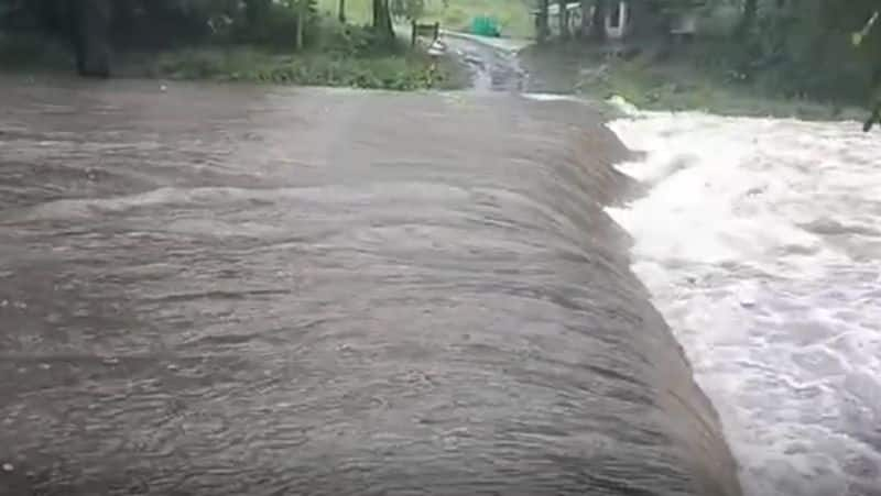 Heavy rain in mountainous areas! Submerged footbridge! Traffic disruption tvk