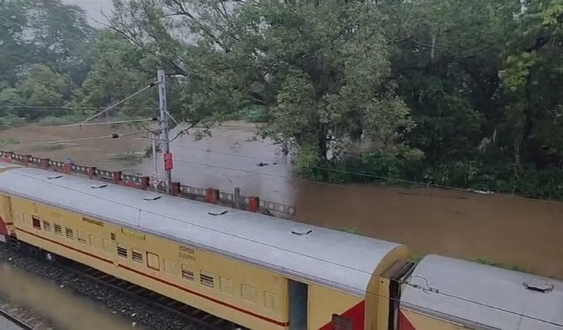 Tamil Nadu rains : 800 train passengers trapped in floods, Thoothukudi  - bsb