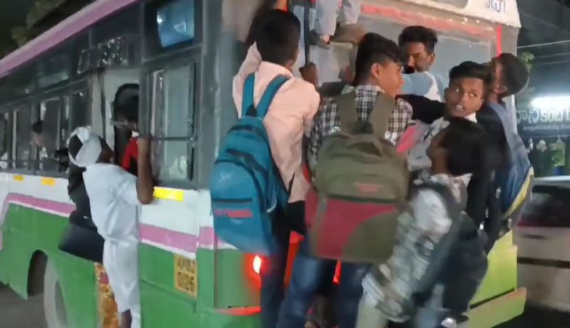 Students situation in Telangana RTC Buses after Mahalakshmi Scheme AKP