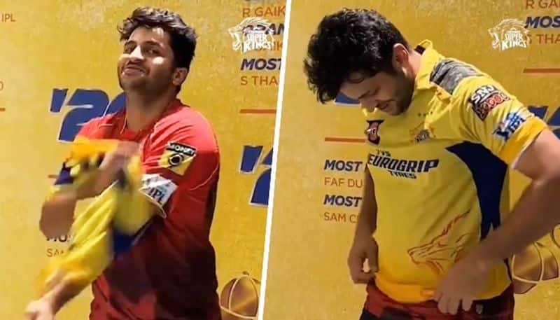 IPL 2024 Auction: 'Lord is back' - Video of Shardul Thakur wearing CSK jersey after reunion goes viral (WATCH) snt