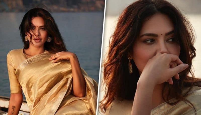 Photos  Esha Gupta enjoys boat ride in Varanasi donning saree RBA