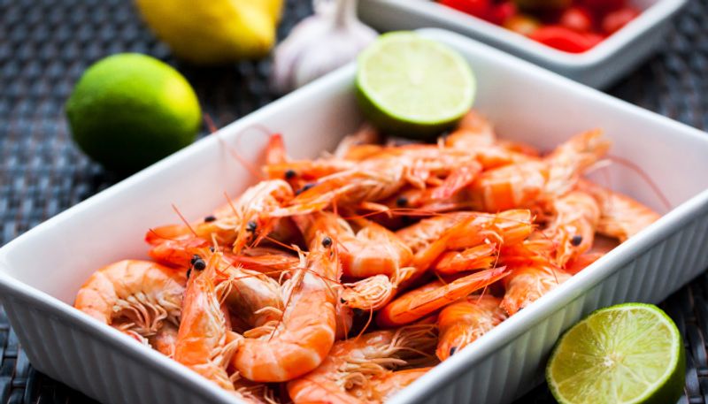 Foods to avoid eating with prawns