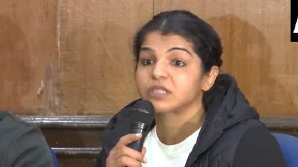 Sakshi Malik claims BJP Babita Phogat wanted to be WFI chief encouraged wrestlers to protest against Brij Bhushan kvn