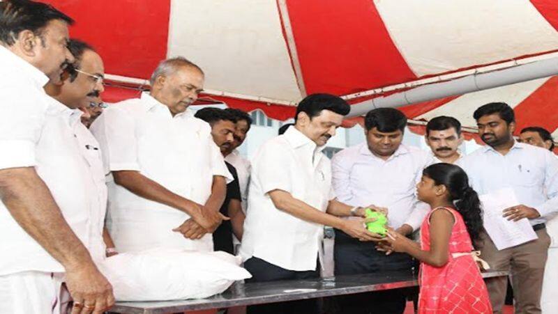 Tirinelveli Girl gave saving savings money to cm mk stalin for relief work smp