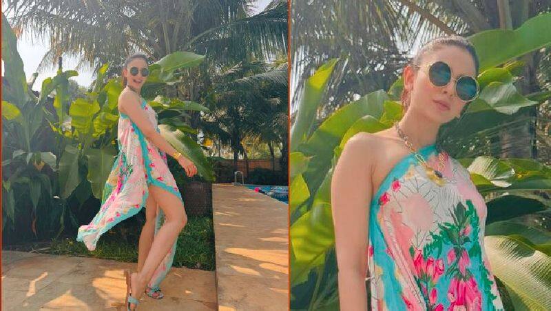 Gilli Fame Bollywood actress Rakul preet singh showed how to enjoy in beach with stylish way akb