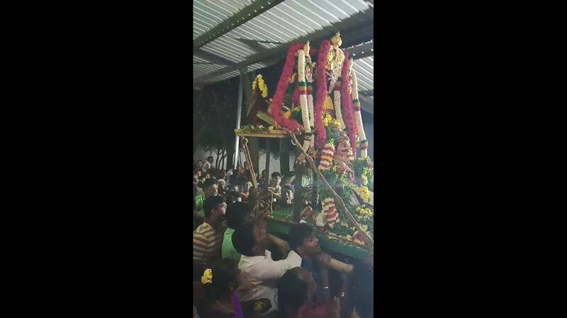 swami statue fall down while opening gate of heaven event on vaikunta ekadasi in dharmapuri district vel