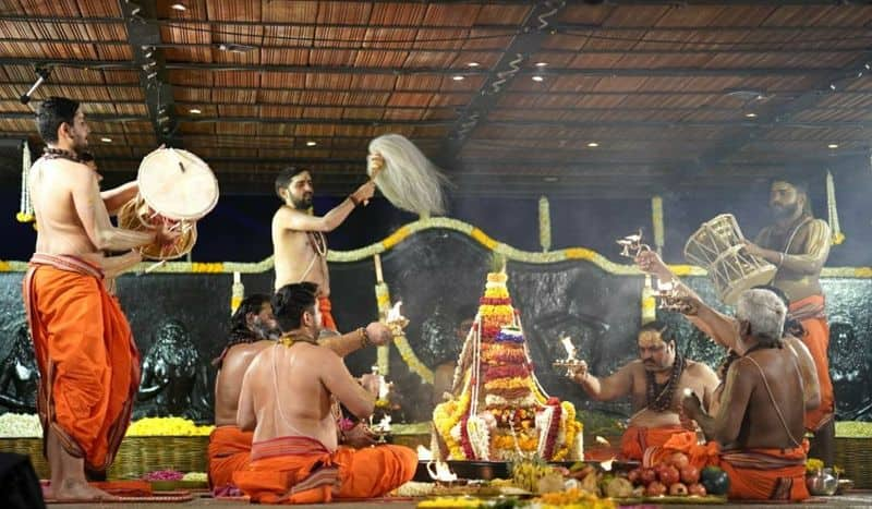 Saptarishi Aarti before Adiyogi statue at Coimbatore isha yoga dee