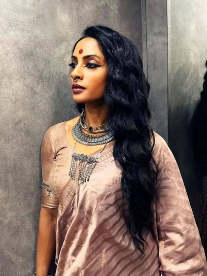 <p>श्रिया रेड्डी के पास ऑक्सीडाइज़्ड ज्वेलरी का शानदार कलेक्शन है जिसे आप कॉपी कर सकती हैं। </p>
