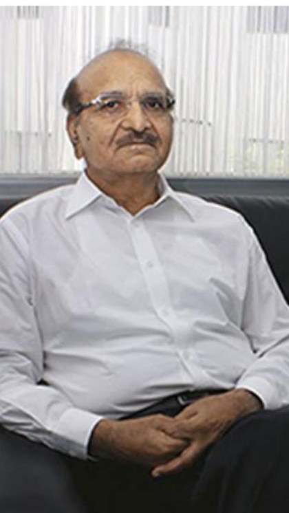 <p>दूध सी सफेदी निरमा से आई, वॉशिंग पाउडर निरमा। निरमा एक ऐसा ब्रांड जो लगभग हर घर में मिल जाएगा लेकिन इसके स्थापित होने की कहानी भावुक कर देगी।</p>
