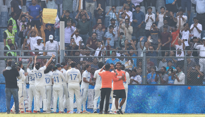 Wankhede erupts again! Fans sing Vande Mataram as India (W) record maiden win over Australia lns