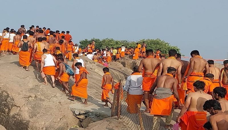 Devotees Visited to Anjanadri Hill on The Day of Hanuma Jayanti at Gangavathi in Koppal grg 