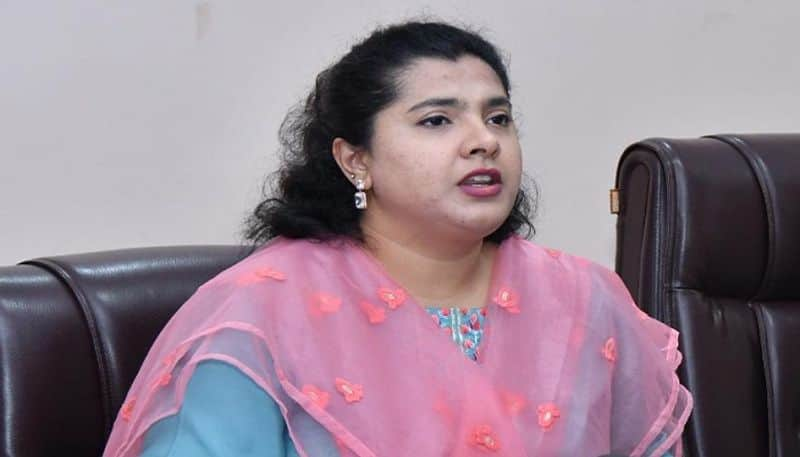 Complaint if asked for Money for Crop Insurance Says Kalaburagi DC Fauzia Tarannum grg 