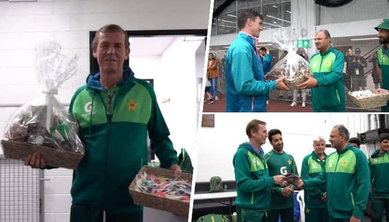 Christmas 2023: Pakistan team present gifts to Australian players ahead of Boxing Day Test match (WATCH) snt