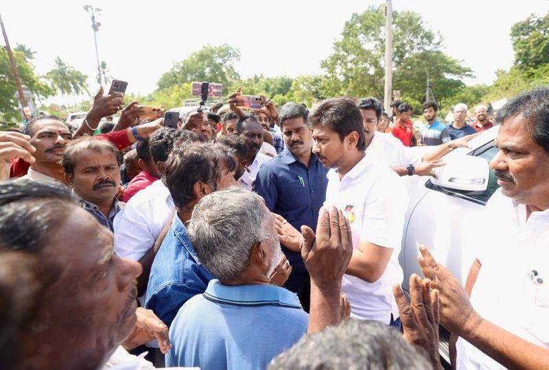 minister udhayanidhi stalin distribute compensation who affected flood in tirunelveli district vel